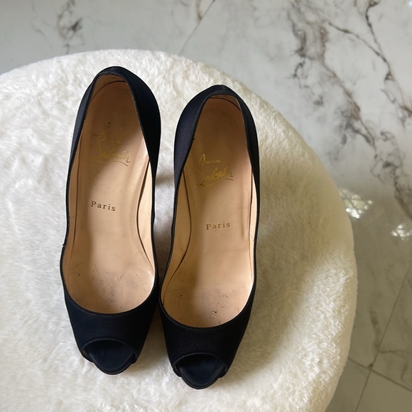 Loubutain Shoes - Picture 2 of 3